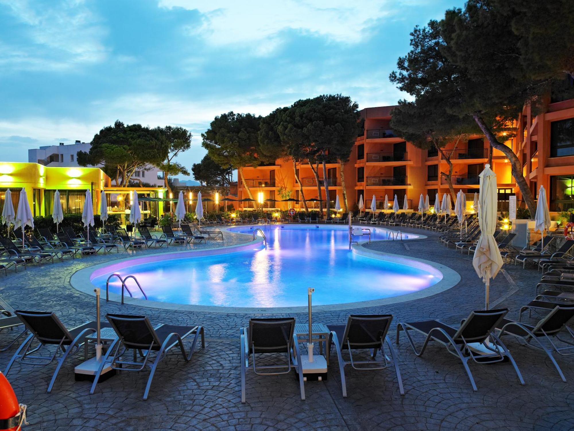 Protur Turo Pins 4* Sup Hotel Cala Ratjada Kültér fotó